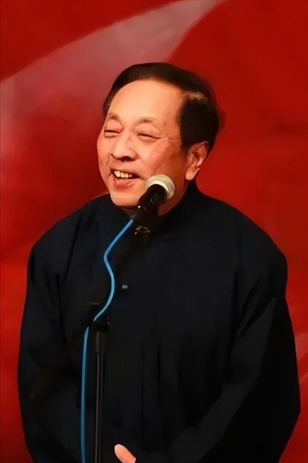 演员，李伯祥，喜欢足球，有一次还去电视台，评论世界杯，他说，我懂足球，什么远射近