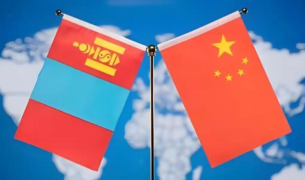 蒙古国这几年一边喊着“去依赖中国”，一边却发现矿产卖不出去、铁路修不起来、港口也