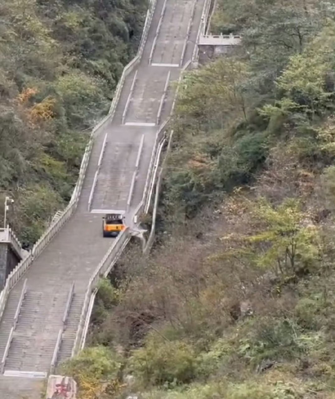 这种高危测试，稍有失误就会酿成事故，敢在天门山测试是要冒很大风险的，奇瑞没有去找