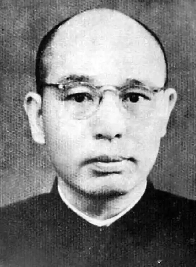 他24岁历任毛泽东秘书，中共代表与国民党方面开展谈判联络。37岁历任湖南省委宣传