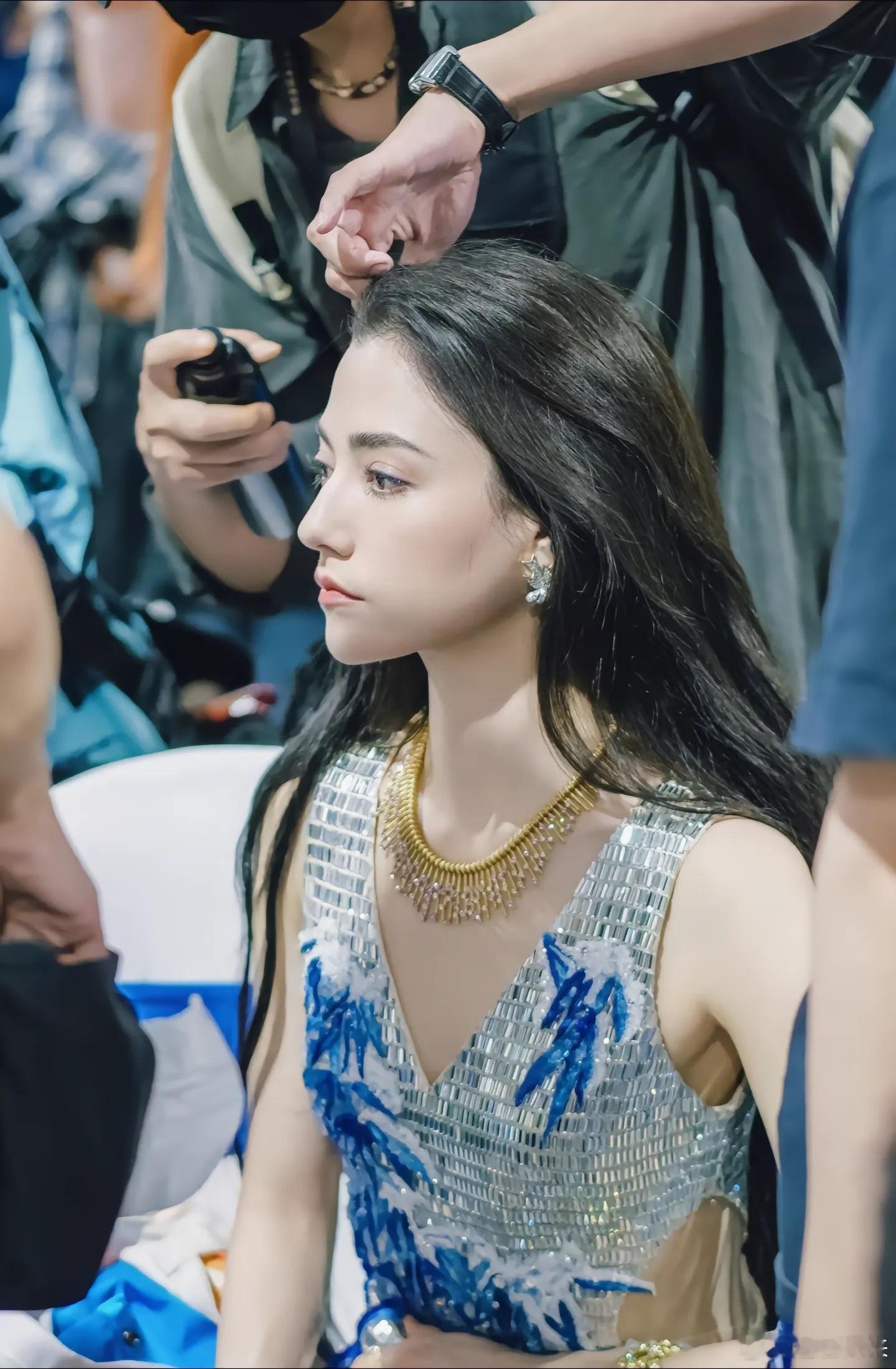 娜然轻松融入霍家哇塞！！！娜然一次次现身霍家私人家族场合的状态也太让人感慨了！顶