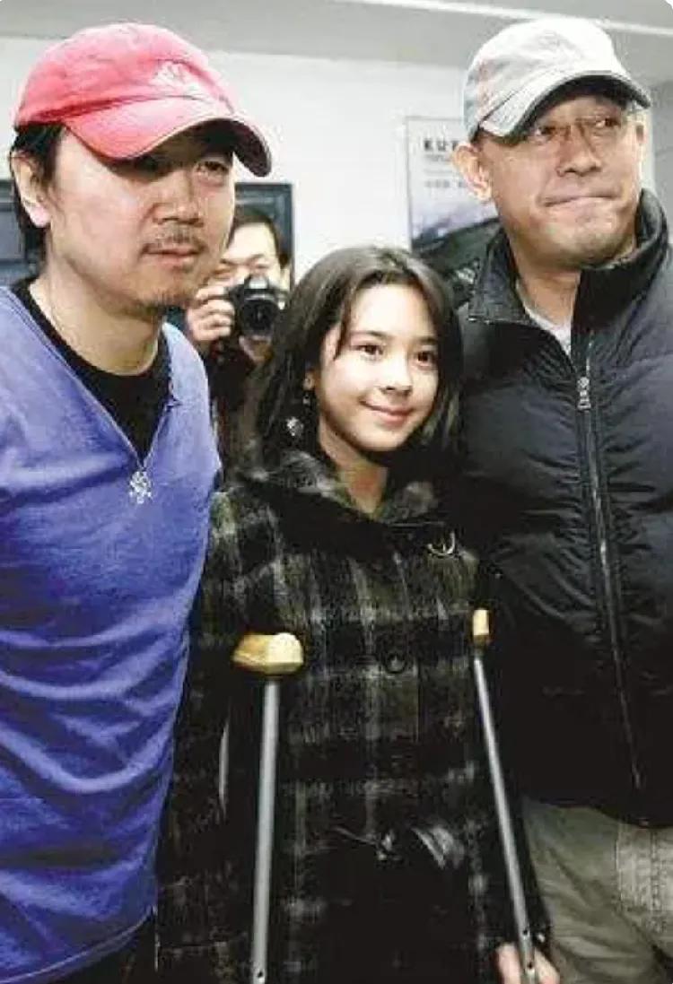 姜一郎是姜文和法国前妻所生的女儿。
2007年12月，姜一郎跟随父亲姜文探班摇滚