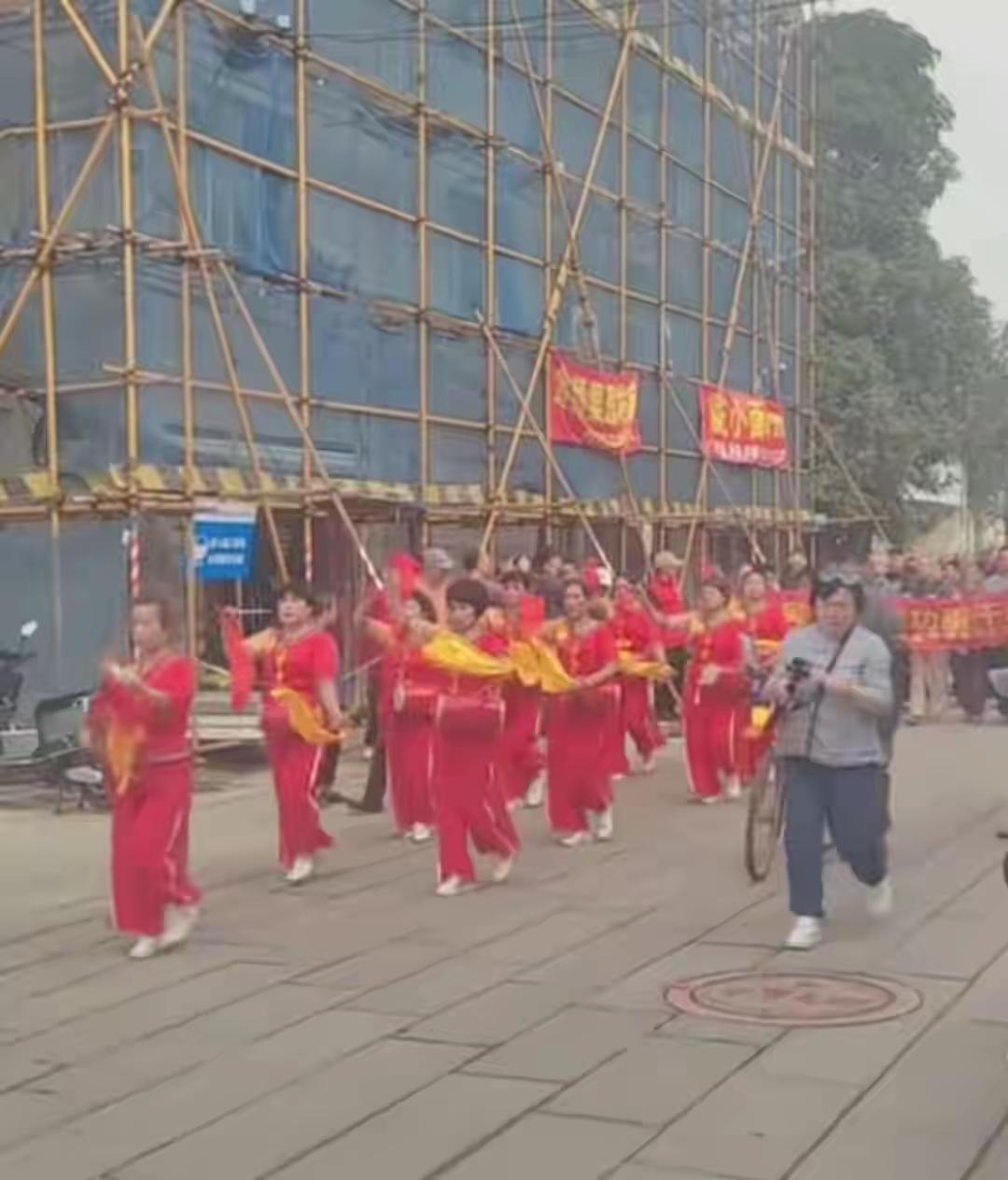 王碧奎夫人娘家人，隆重前往吴石将军故居拜谒，证实了一件事
2025年11月2日，