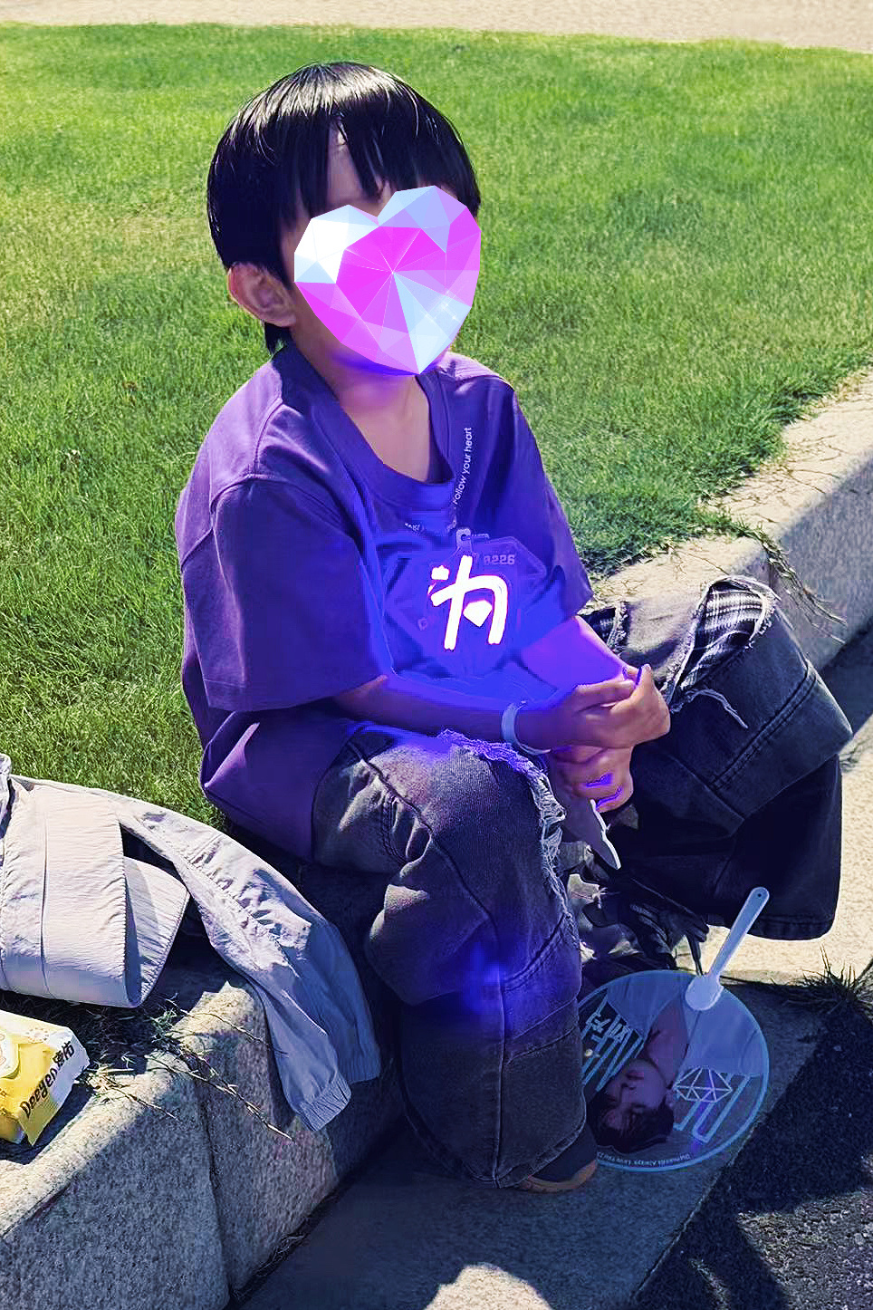 为为快看，钻二代也背上了应援包，太可爱了