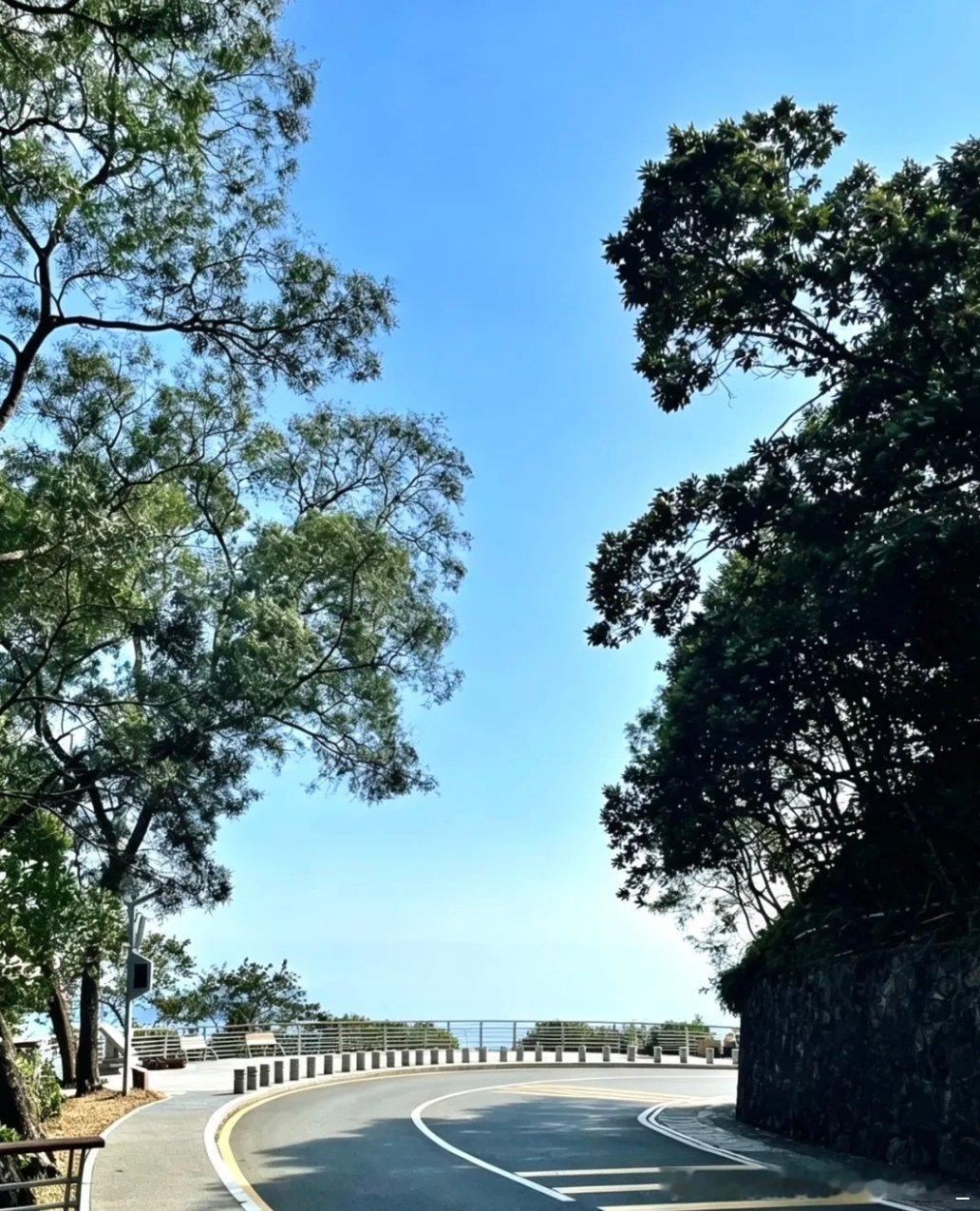 心灵的房间，不打扫就会落满灰尘，蒙尘的心，会变得灰色和迷茫，我们每天都要经历很多