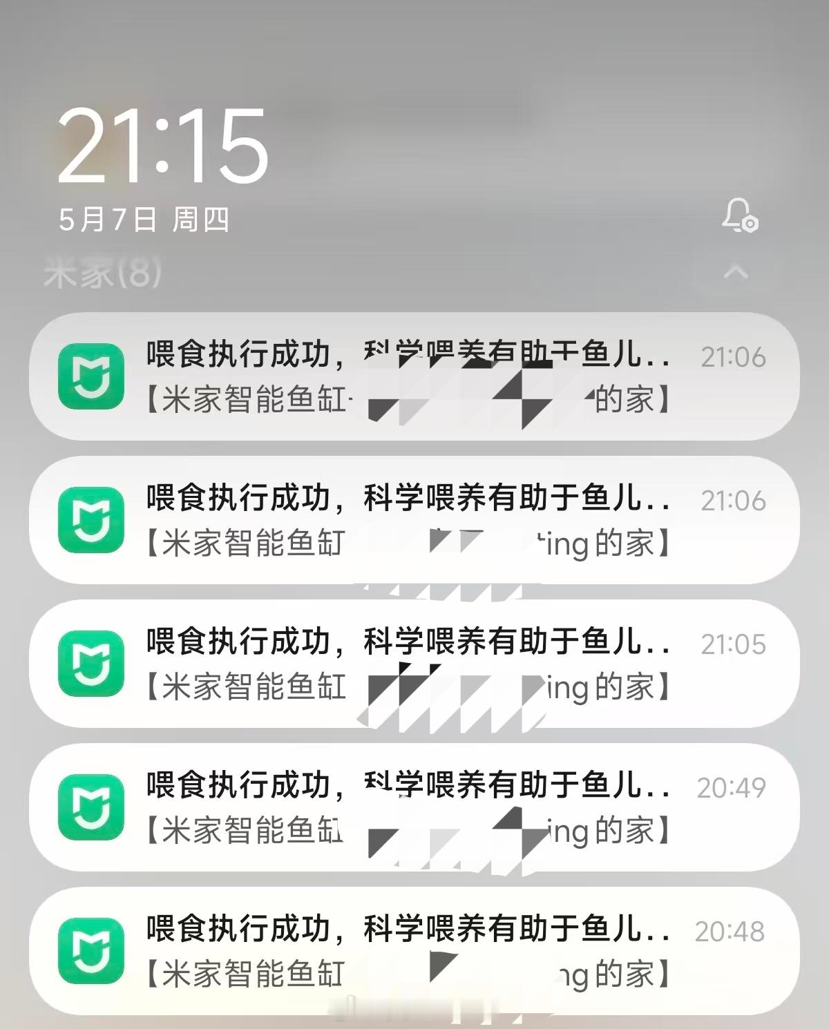 感觉家里的鱼有点危险。有人在疯狂喂食。。。 阜新