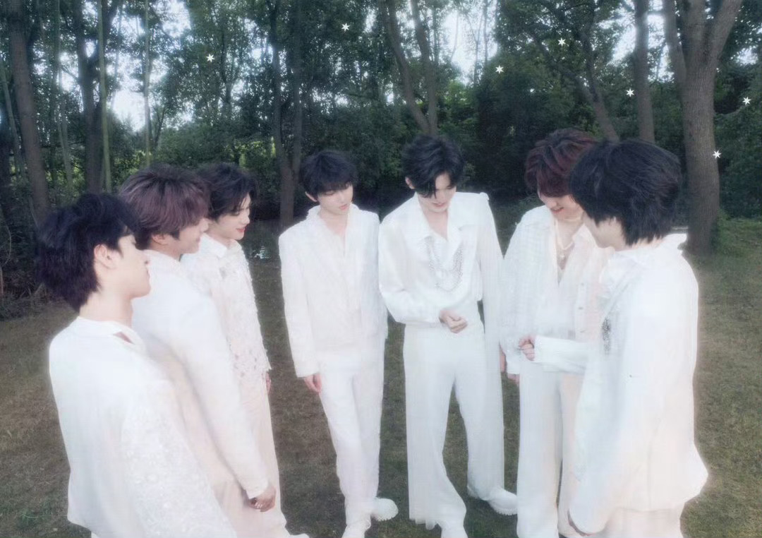 时代少年团把广州美食吃遍了 少年们在广州开启美食之旅，从早茶的虾饺烧卖，到糖水铺