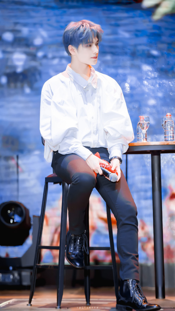 杨洋0909生日快乐 🎂祝杨洋生日快乐，自在如风，步步繁花，心想事成！ ​​​