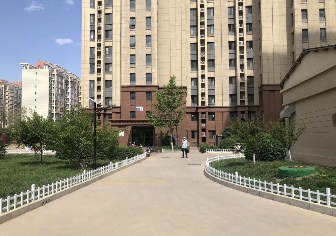 我闺蜜的儿子被裁员了，全家都快崩溃了。他去年刚结婚，两家凑了800万在上海买了套