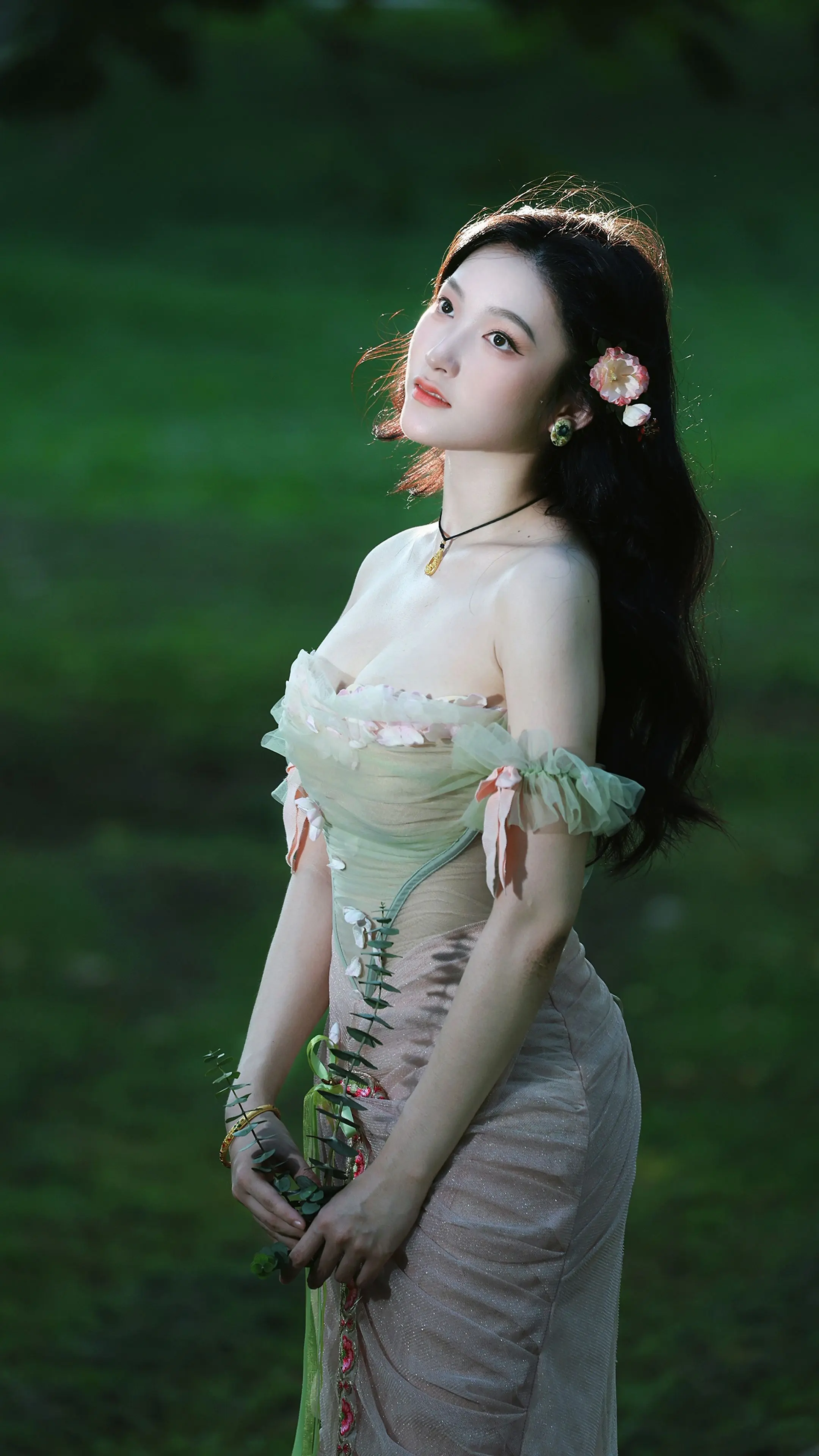 自然光情绪写真 森系少女 户外写真 草地氛围感写真