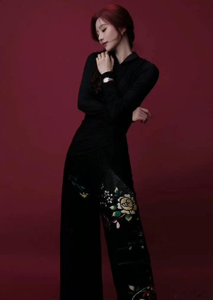 原来刘诗诗穿的是古着店的高定最近借这个店的衣服的人好多啊 ​​​
