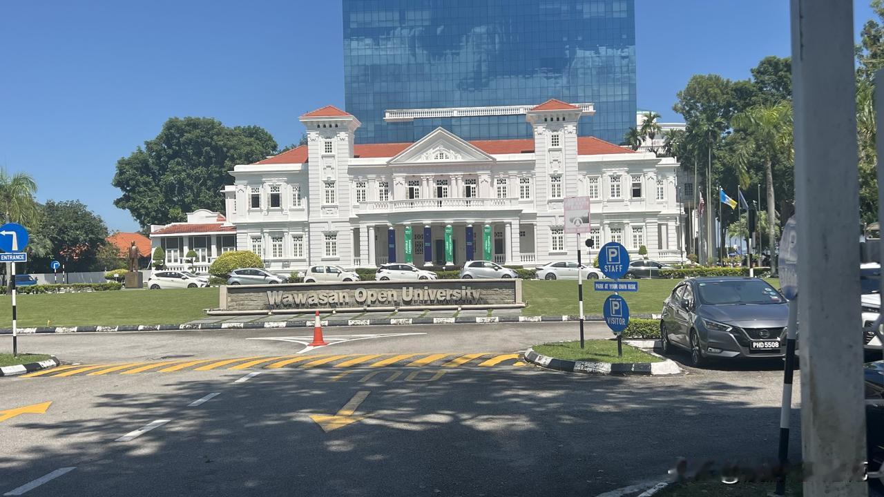 来马来西亚旅行需要注意的几点事项；
一、需要填写三天内的电子入境卡，电脑登录马来