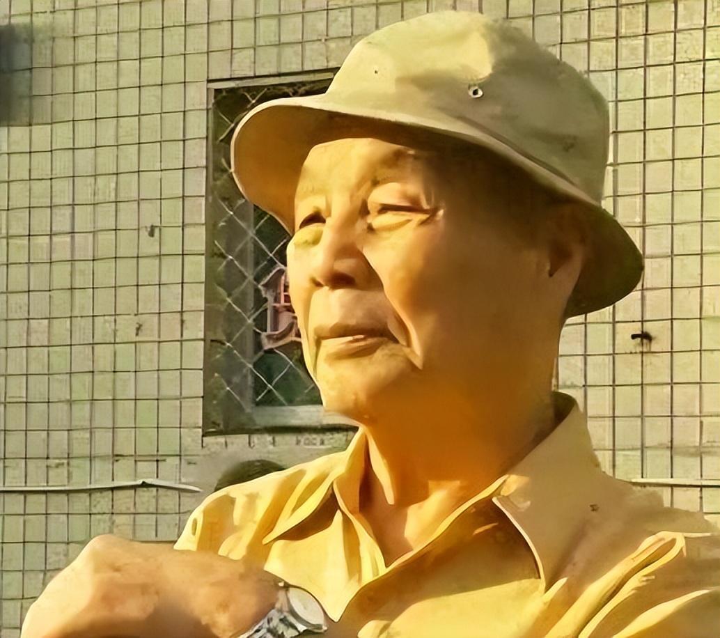 刘青石，余则成的真实原型，但结局没有余则成与翠平重逢那样浪漫，而是孤寂一生，晚年