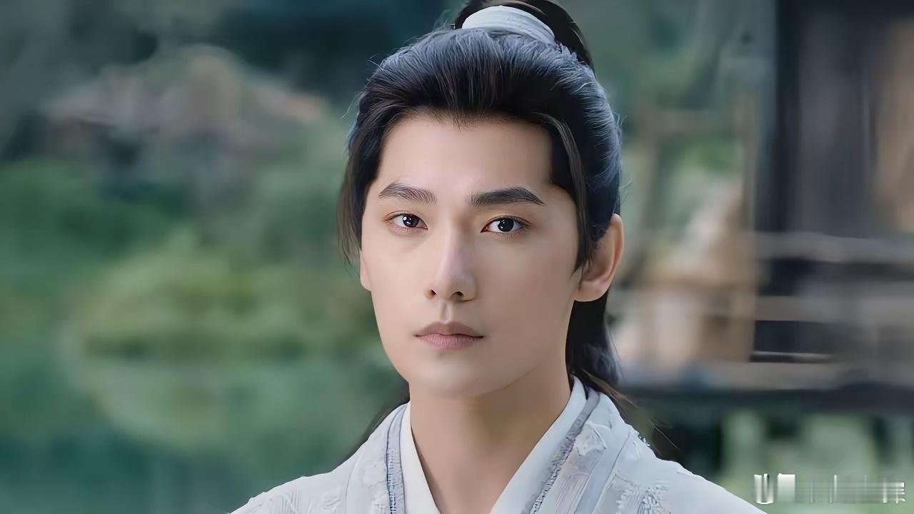 杨洋《凡人修仙传》看了4集，谈几点感受：​1、剧版挺接近原著的，整体80分，墨大