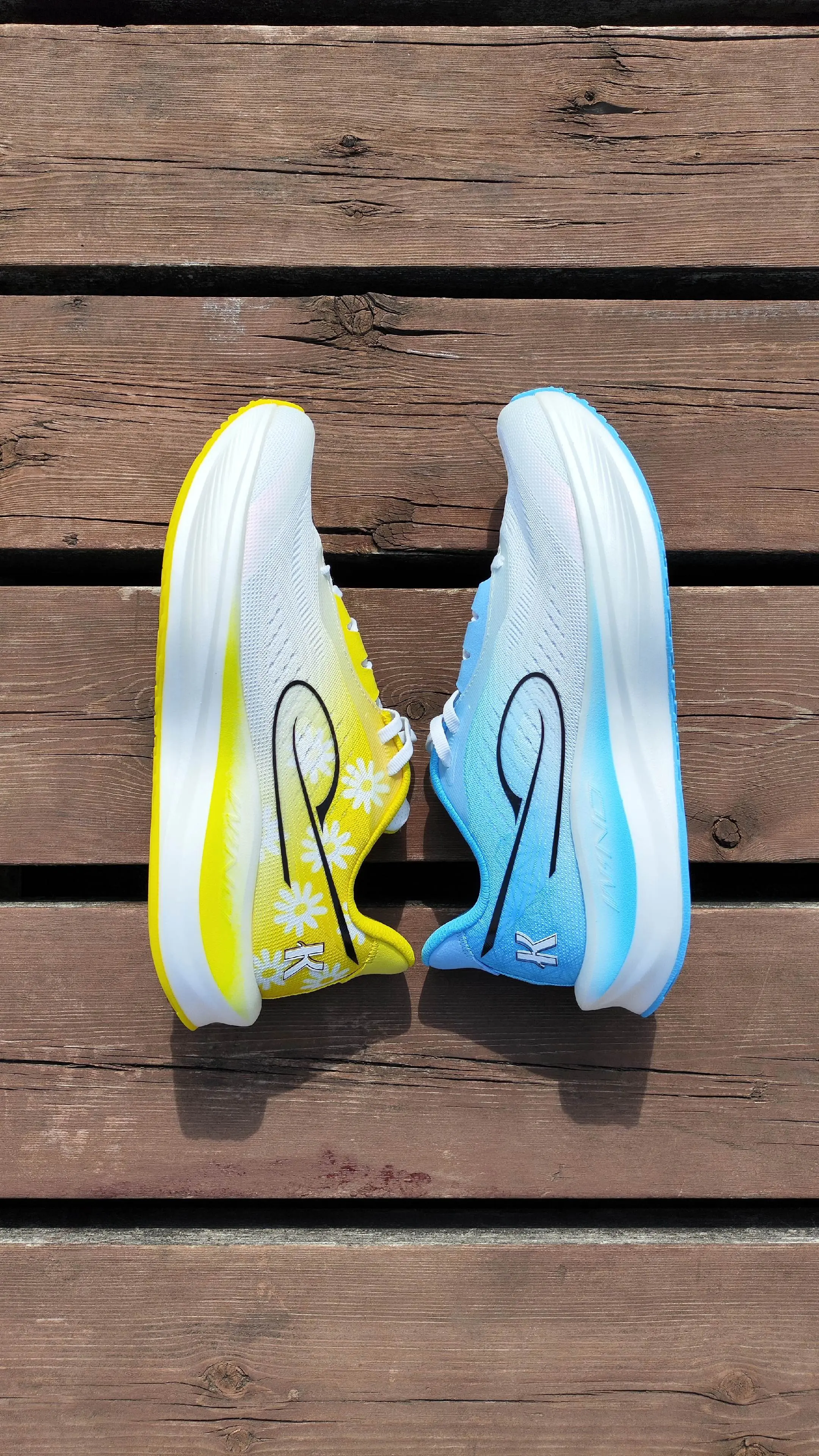 强风3tr【强风吹拂】联名款跑鞋开箱。