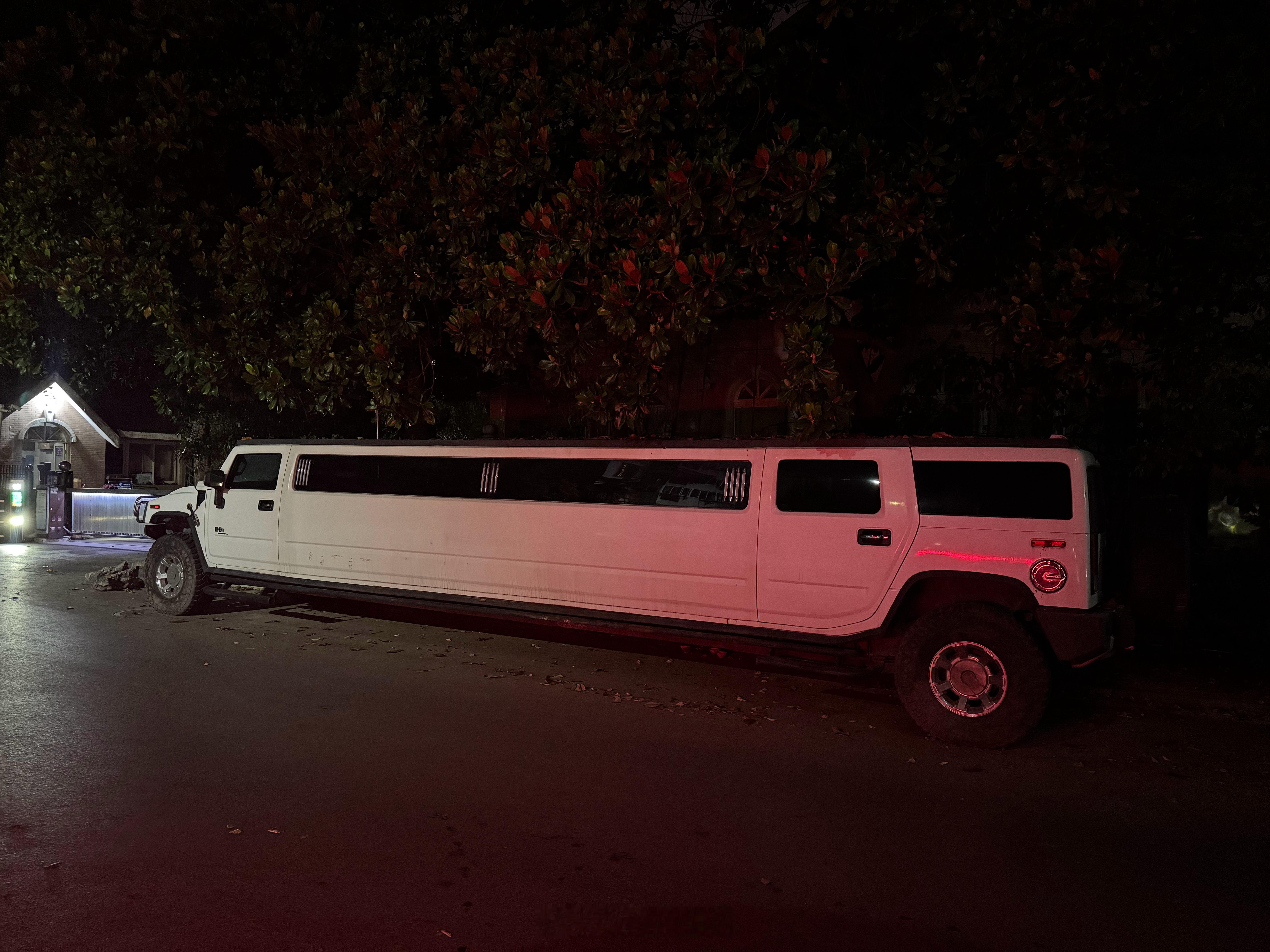 看到一辆好长长长长的车，谁能告诉我这是啥车？  ​​​