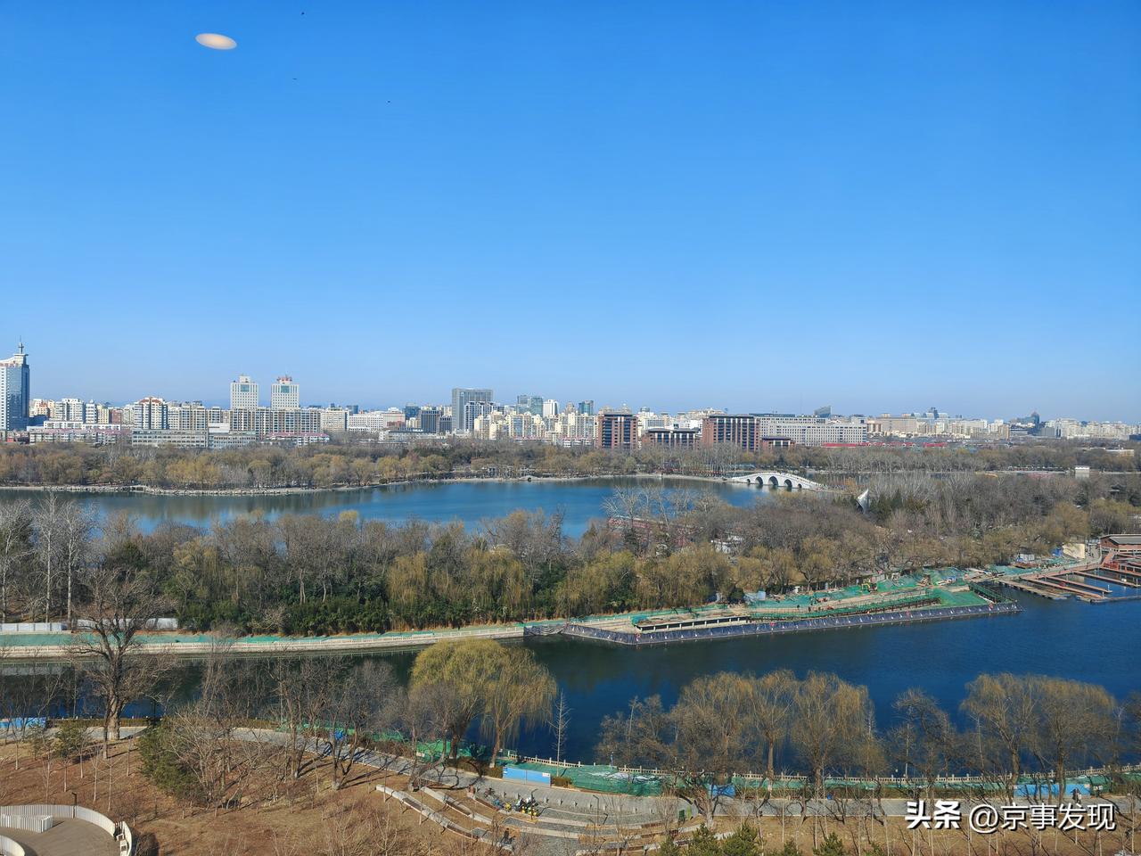 今日北京，那叫一个神清气爽！一扫前几日的阴霾，晴空万里的景象太让人舒服了。
据中