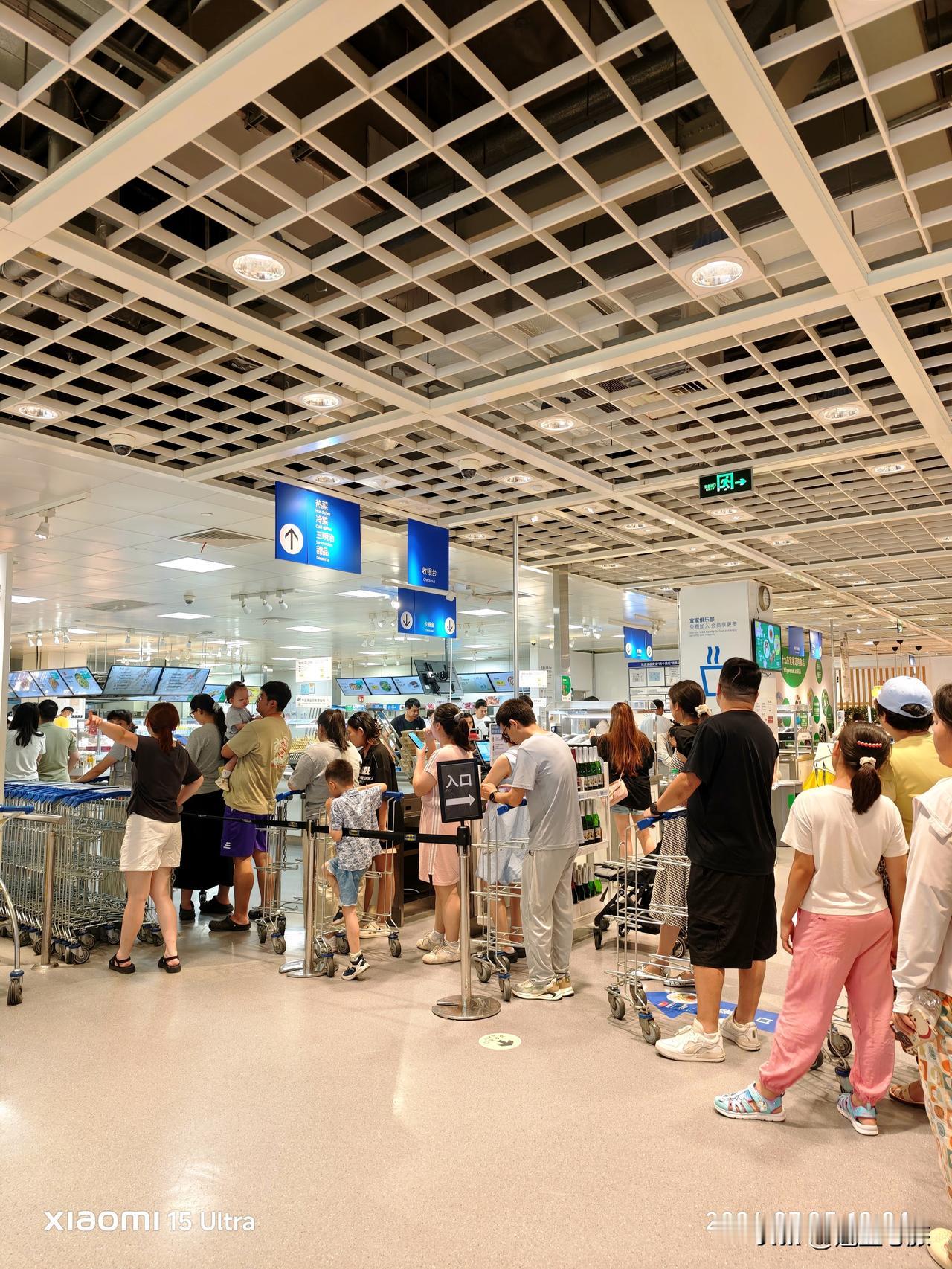 谁说西安城西宜家没人的，没想到今天去三桥店这里这么热闹，光是吃饭的人，就感觉已经