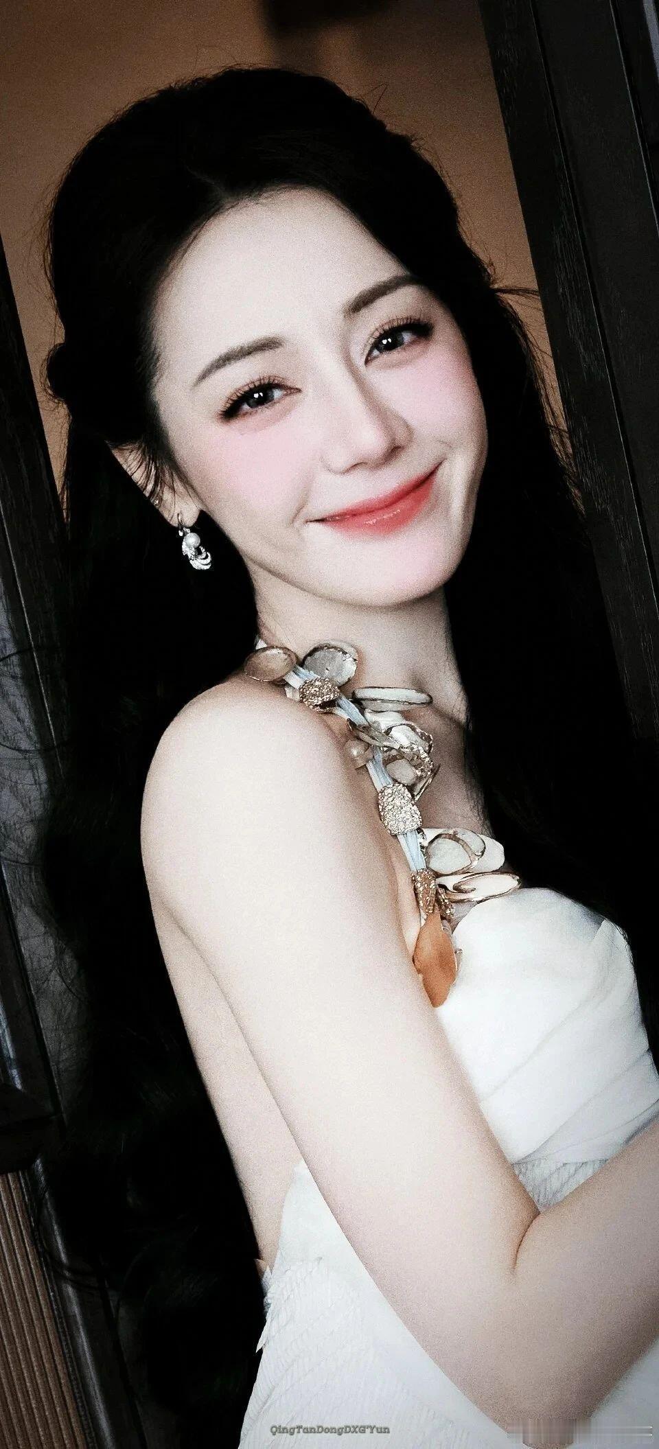 迪丽热巴[超话]  9张迪丽热巴手机壁纸美女甜美氛围清新图！迪丽热巴｜ ​​​