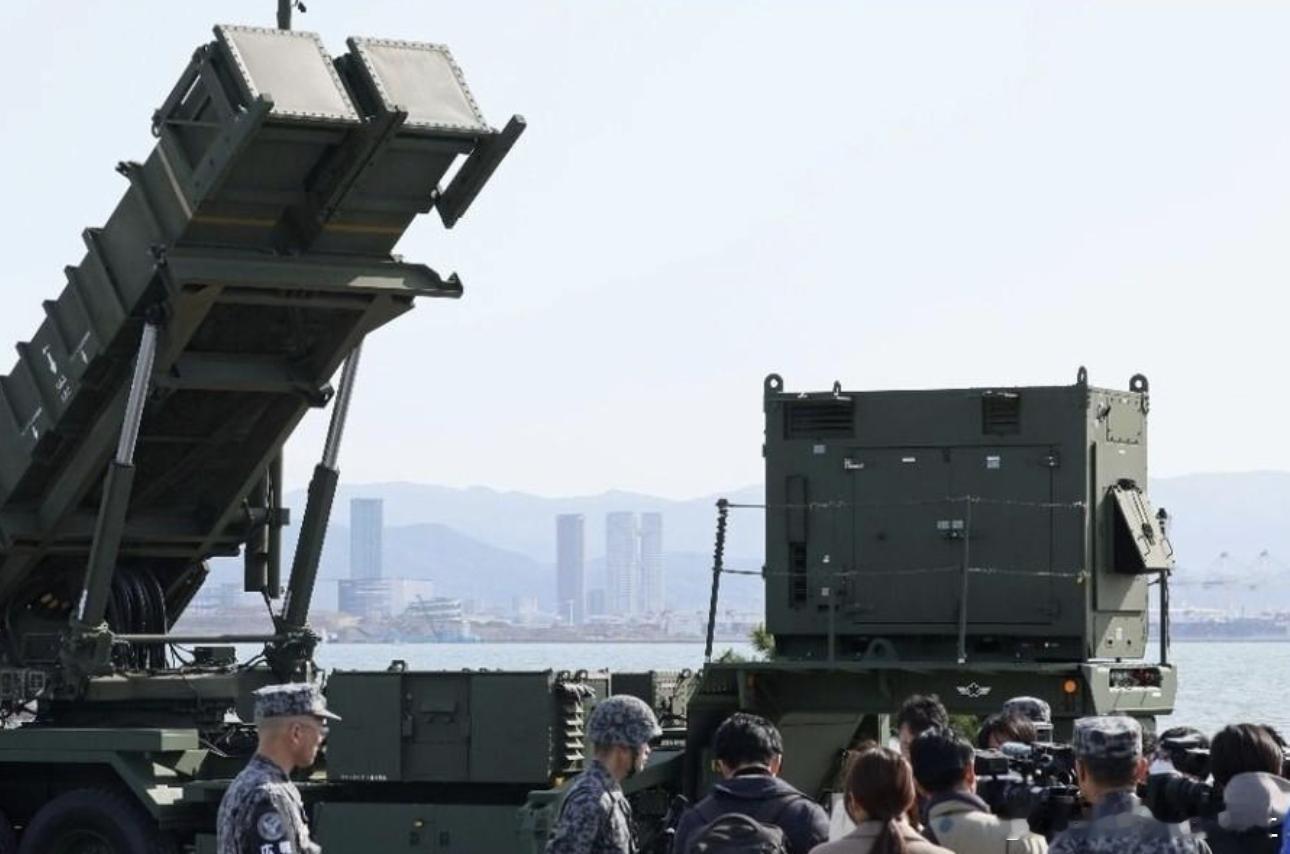 日本在距台湾仅105公里的与那国岛部署防空导弹，防卫大臣小泉进次郎竟狂妄宣称此举