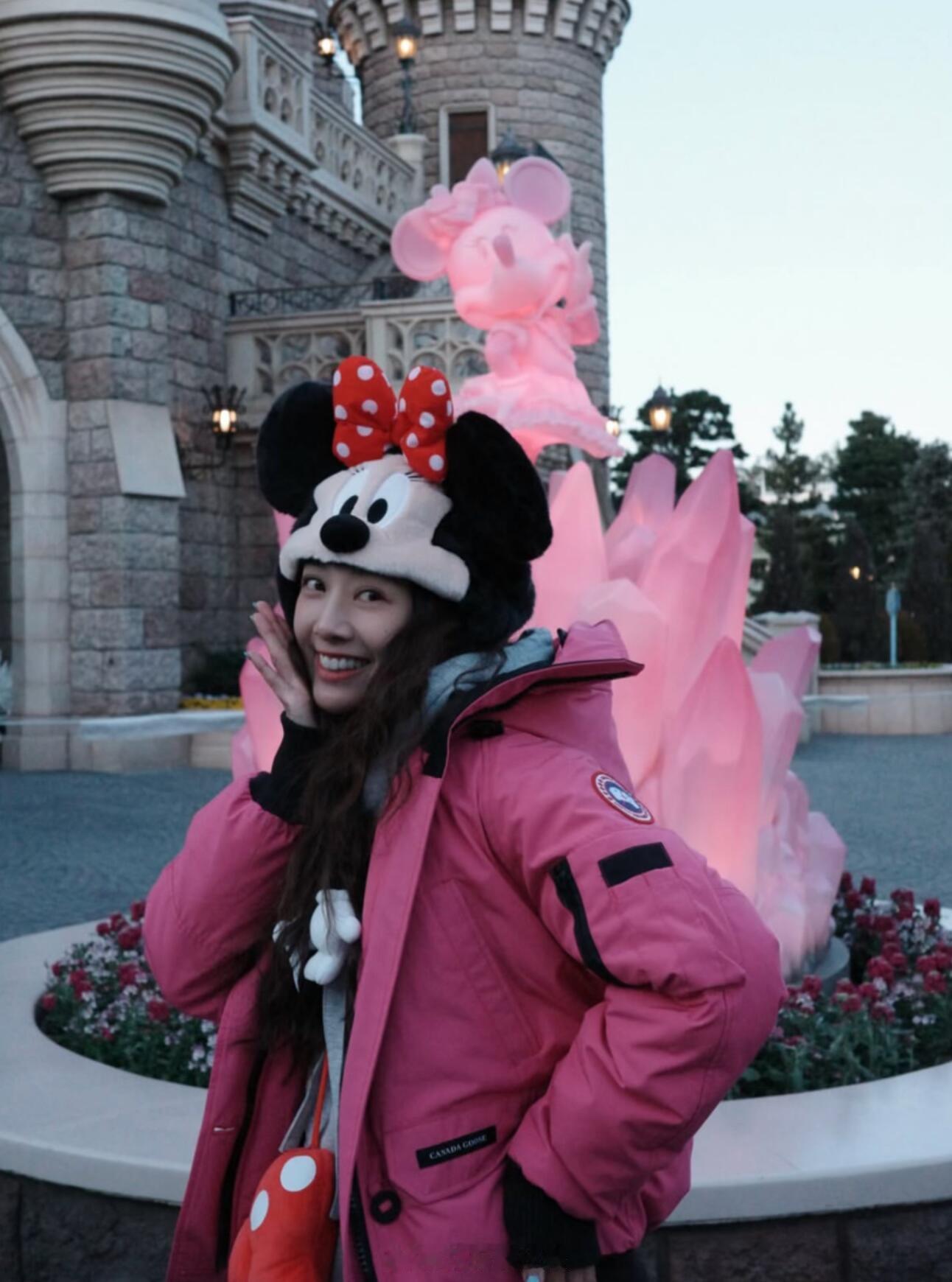 鬼鬼带女儿去迪士尼鬼鬼带女儿迪士尼看烟花 鬼鬼带女儿去迪士尼，女儿软fufu的好