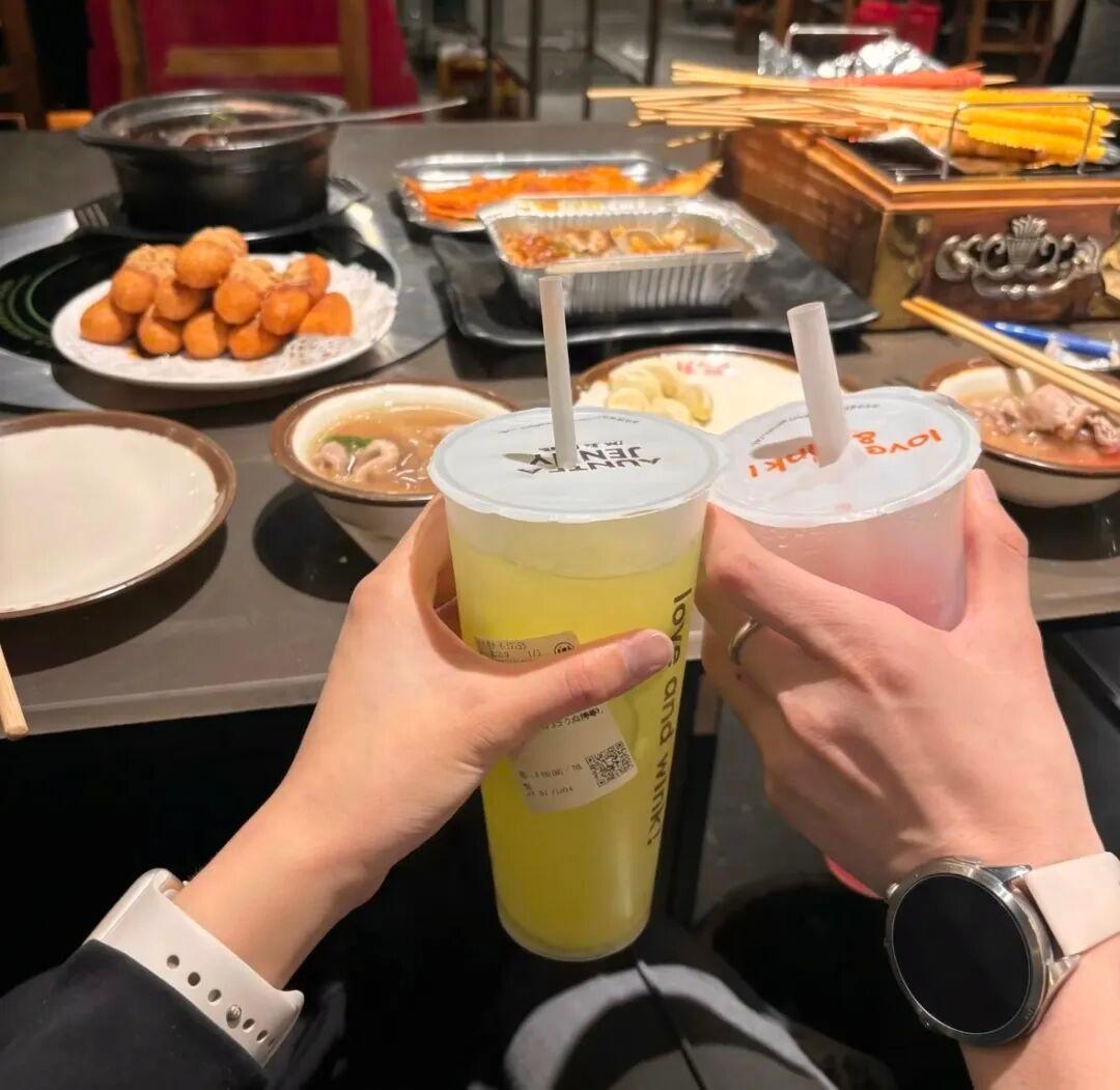 很多的关心，只是为了打探清楚，你过得到底有多惨。 