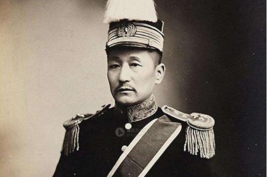 1926年，上海美专开了个人体写生课，用女性裸体模特。这事传到了孙传芳耳朵里，手