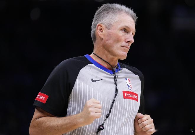 6月4日讯 早上8点30分，NBA总决赛G1，马刺主场对阵尼克斯。本场比赛资深裁