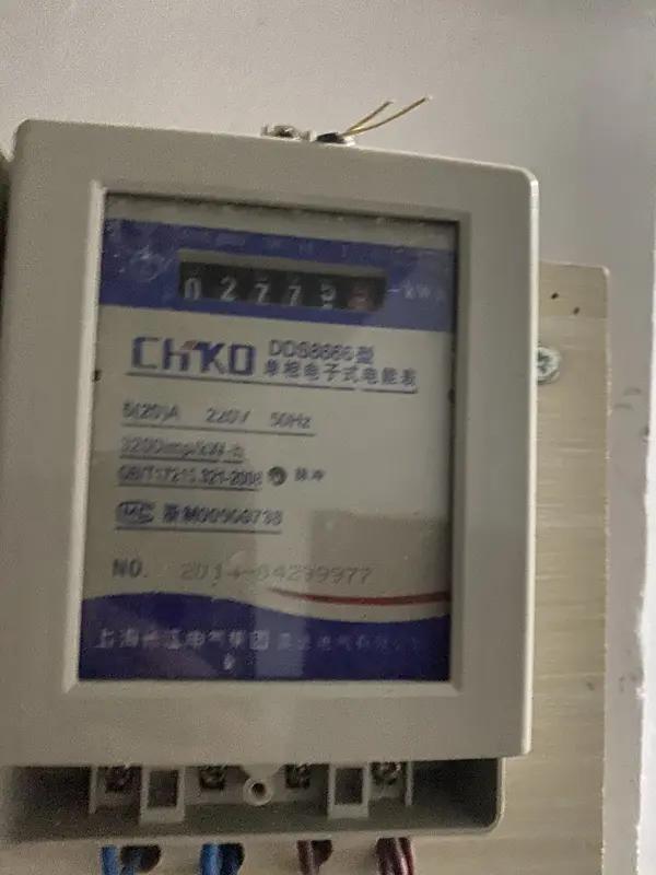 浙江海宁一房东偷接租客电表6年，租客多交几万电费！房东承认却拒赔还撵人：想谈先撤