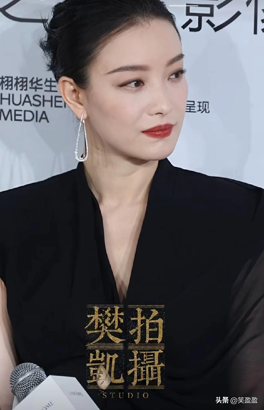 笑起来的倪妮真的太美了，
又美又飒的大气质影后！
就是挺特别的喜欢她，
你也喜欢