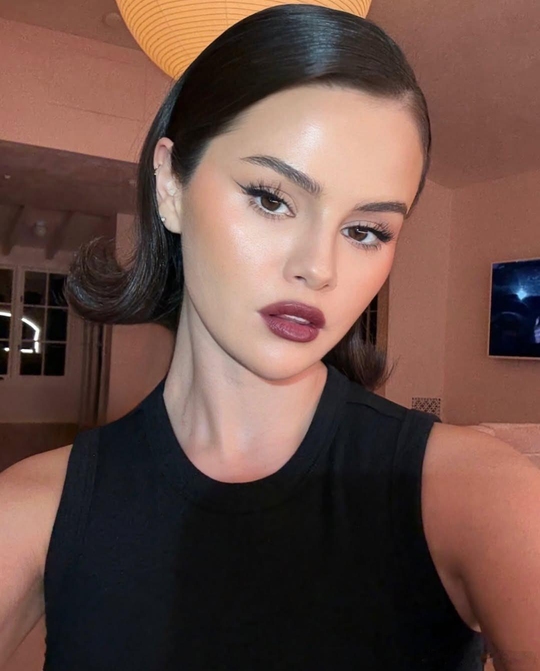 赛琳娜戈麦斯新妆造，梅菲丝本丝了 