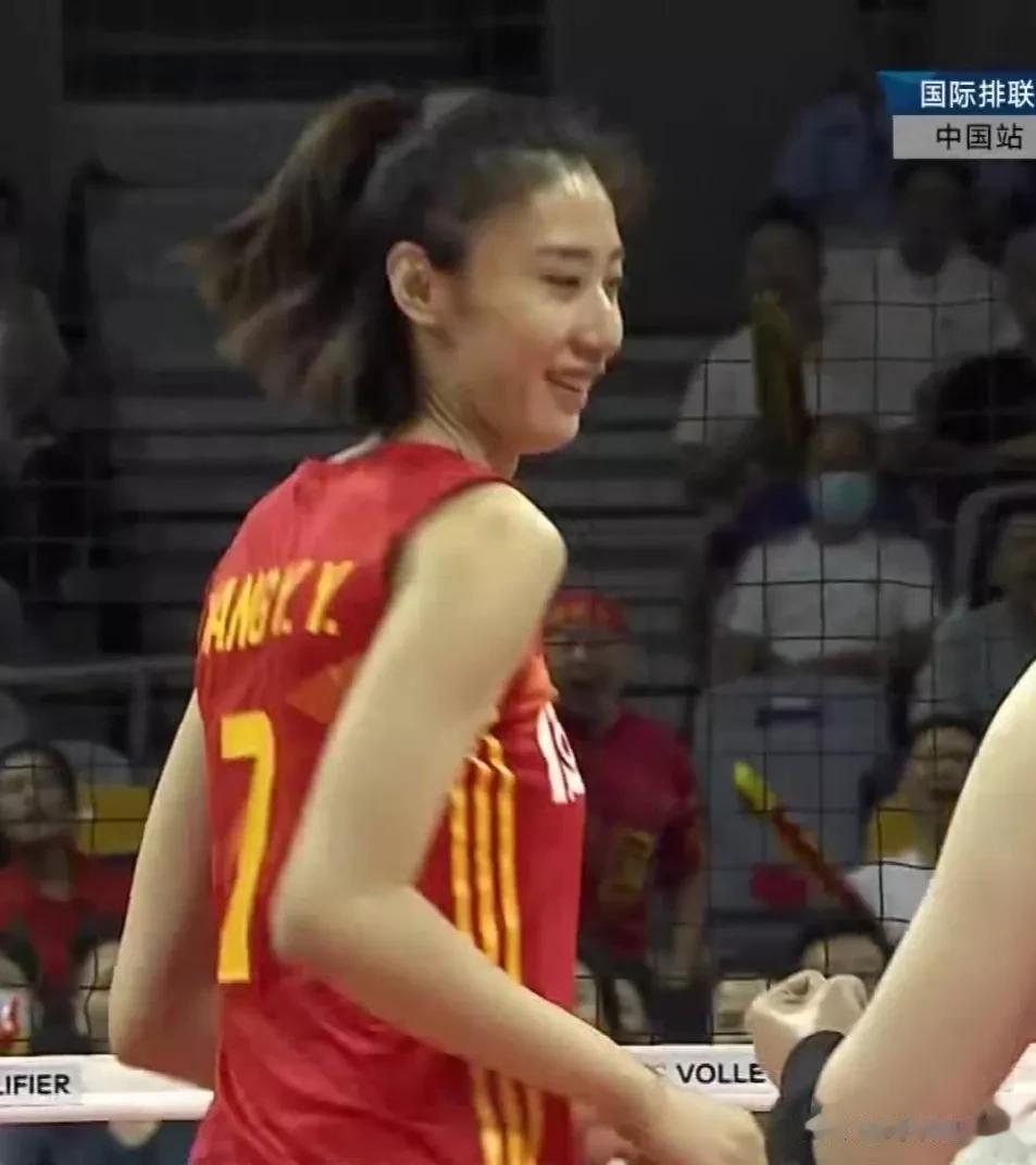 奥预赛第三轮
中国女排迎战捷克
第一局，中国队25：12速胜。
捷克也是一支有实