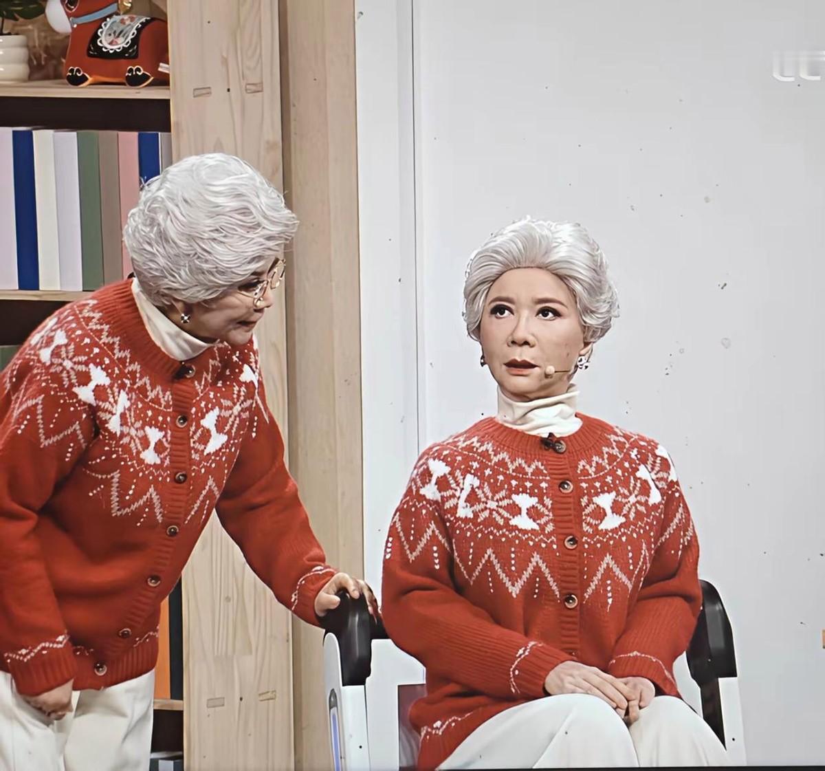 蔡明在春晚小品里演了个机器人奶奶。
皮肤是软的，鼻子嘴巴的弧度跟真人一模一样，连