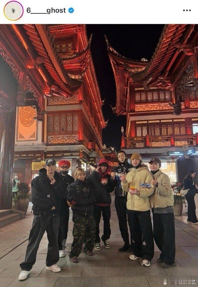 小鬼王琳凯卜凡合照这是什么梦幻联动！王琳凯卜凡的合照一整个帅晕，穿搭潮流感拉满，