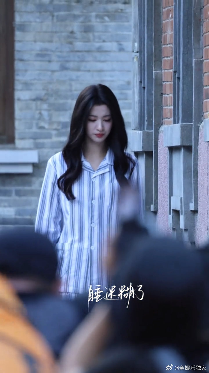 王楚然穿病号服都美成这样了 王楚然新剧病号服造型好惊艳！没有华丽装饰，全靠颜值和