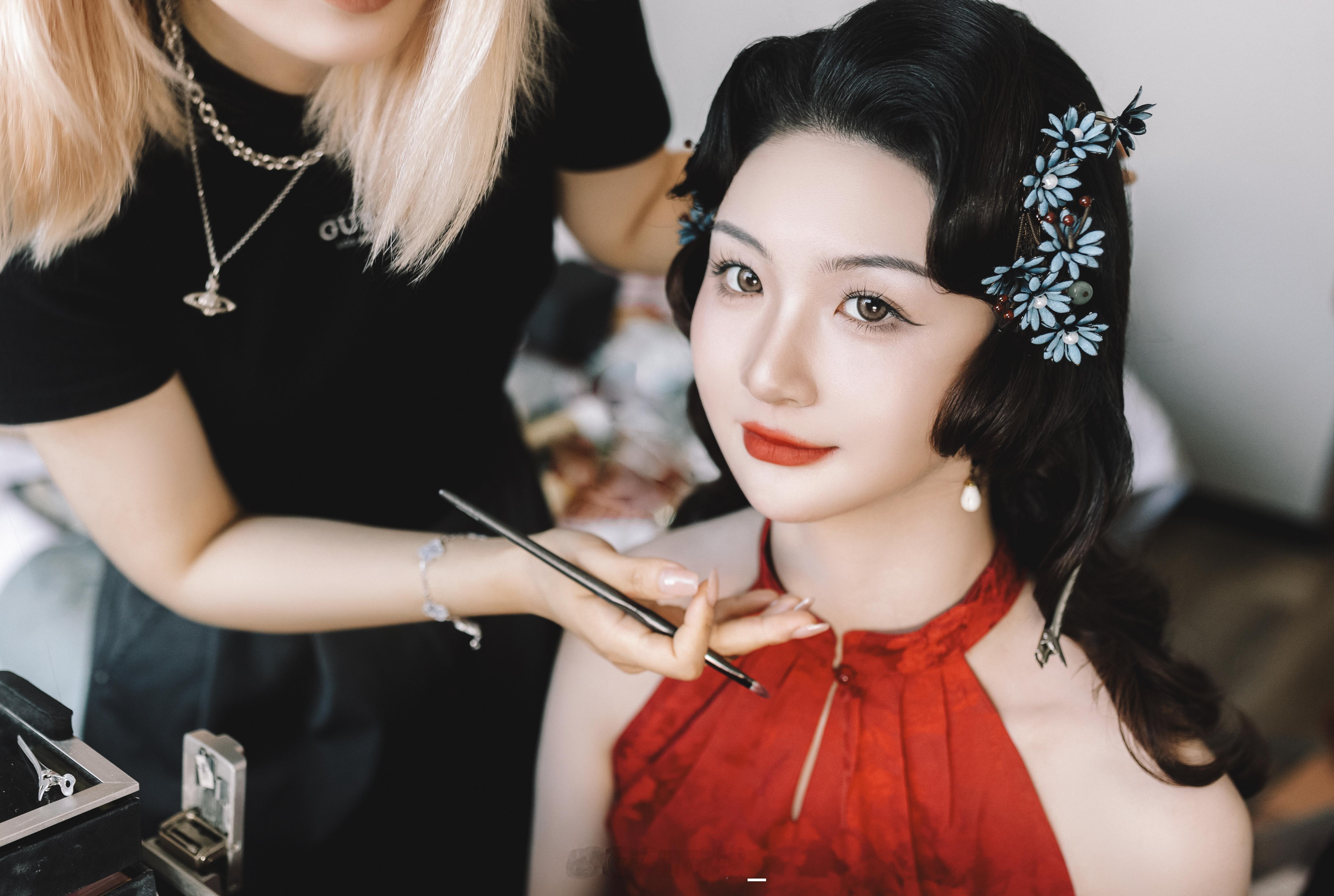 生活就像减法，每一页撕去，都不可以重来，所以珍惜每一天，明天你会感谢今天拼命的自