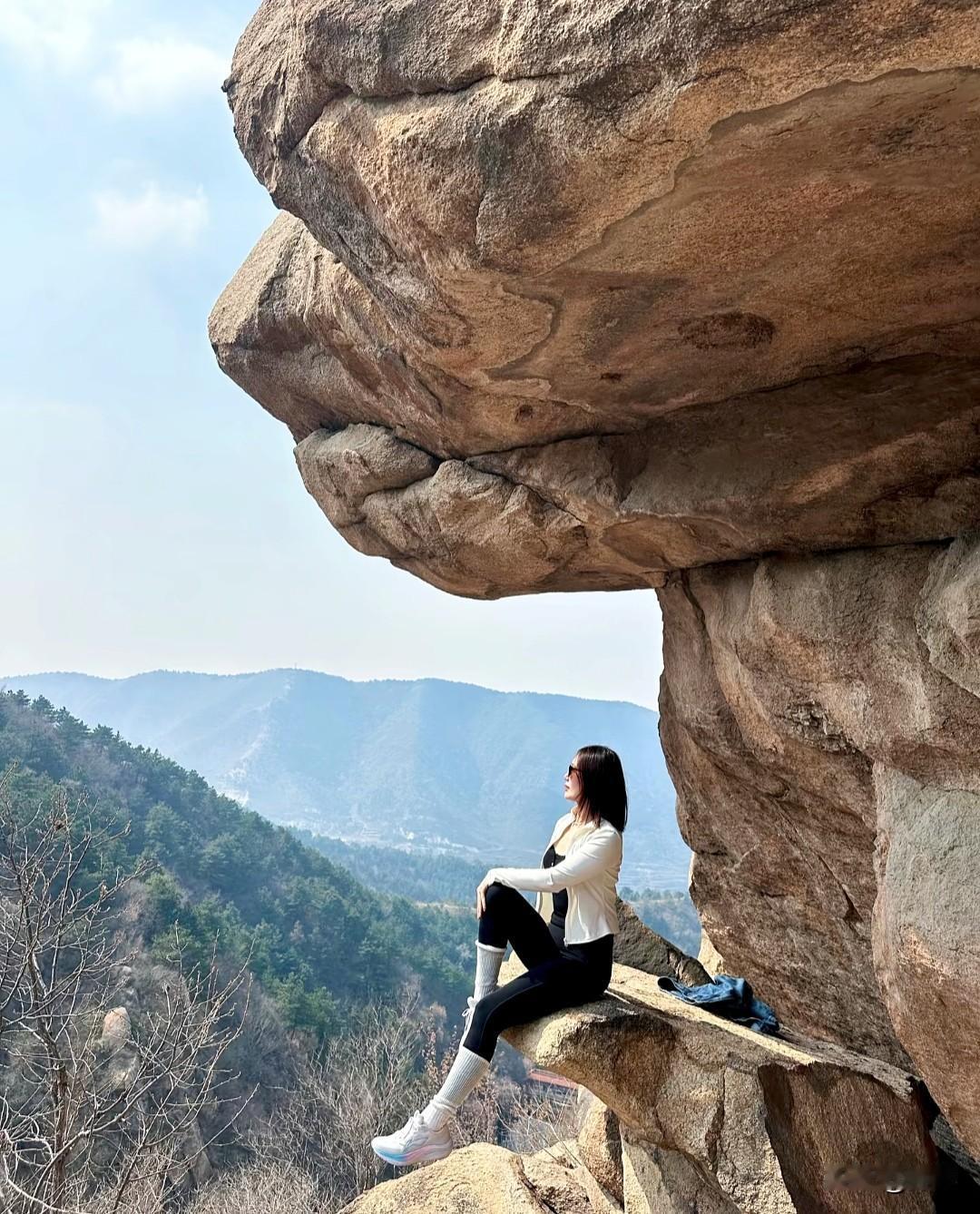 心旷神怡
 
心旷神怡，是极具画面感的经典成语，读音为xīn kuàng shé