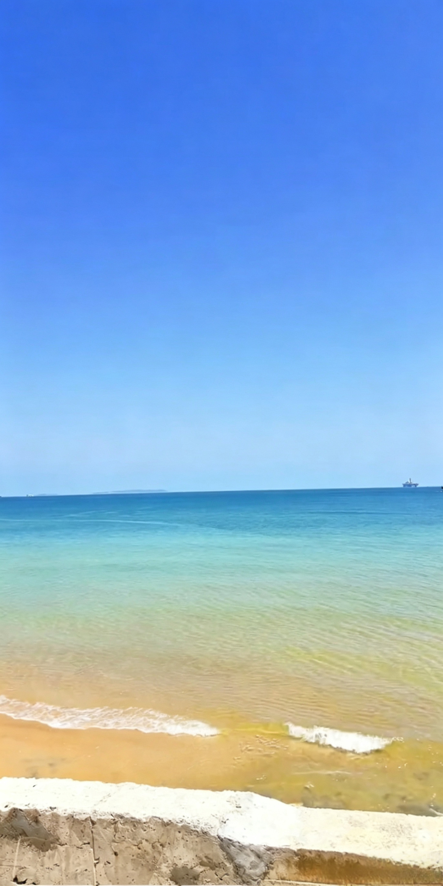强对流天气今晚到山东强对流天气到达前，烟台的海边风很柔，天很蓝！ 