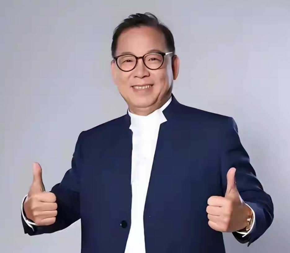 因春晚唱了一首歌，被封杀14年，如今身价过亿，却无偿捐给祖国
娱乐 明星