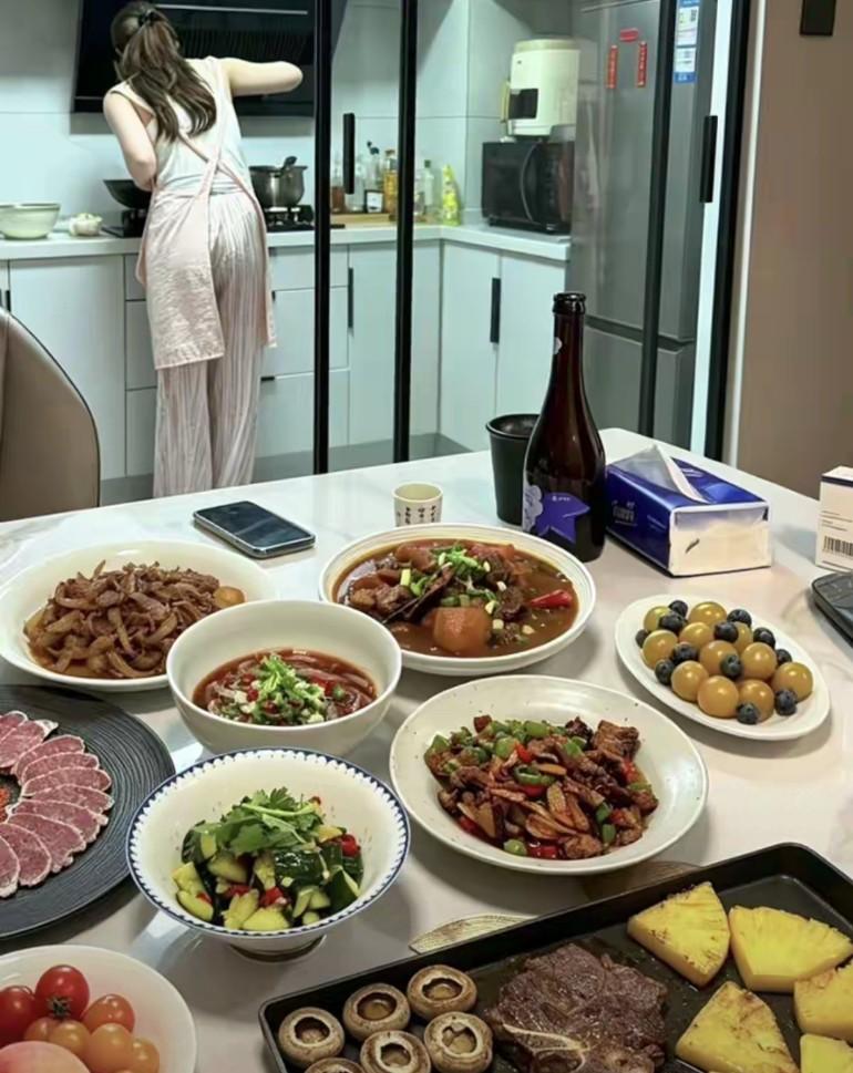 这就是为什么每天下班
早早回家吃饭的原因
谁能不喜欢