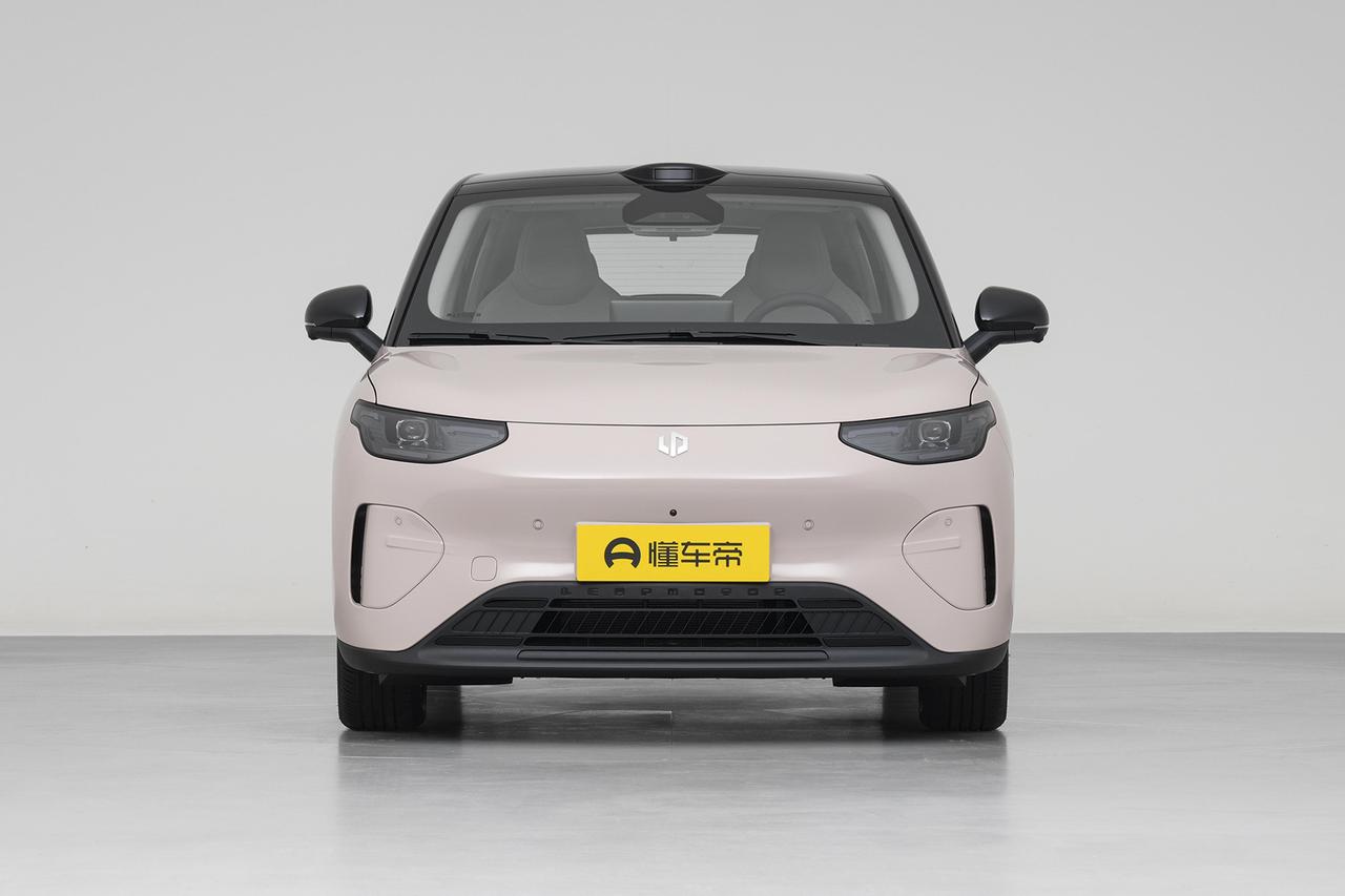 零跑A05上来就玩这么大？
说真的我之前对6万多的纯电代步车，印象还停留在只能慢