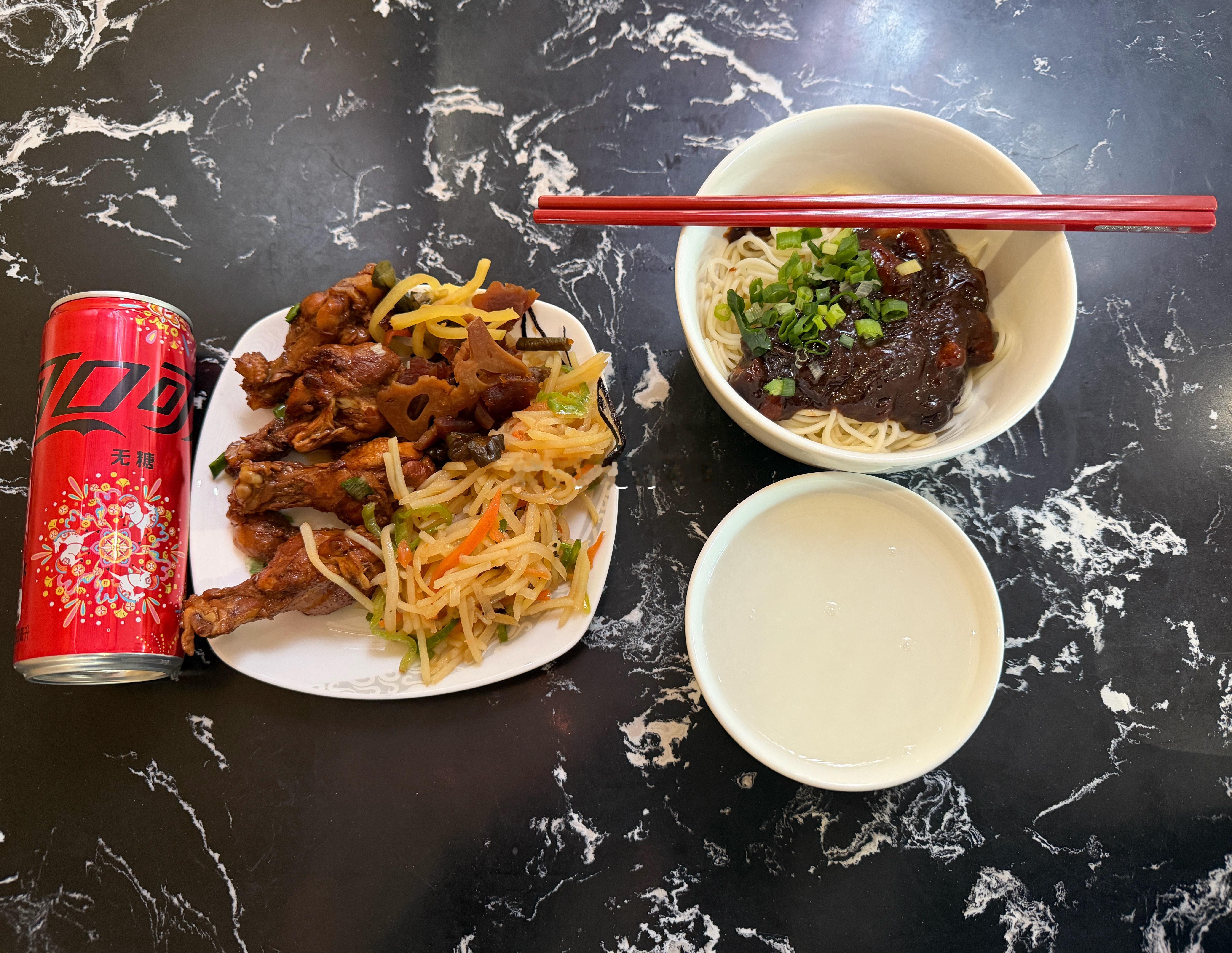 国航休息室的炸酱面出奇好吃😋赞👍 梦想家ALI 北京·首都机场T3航站楼