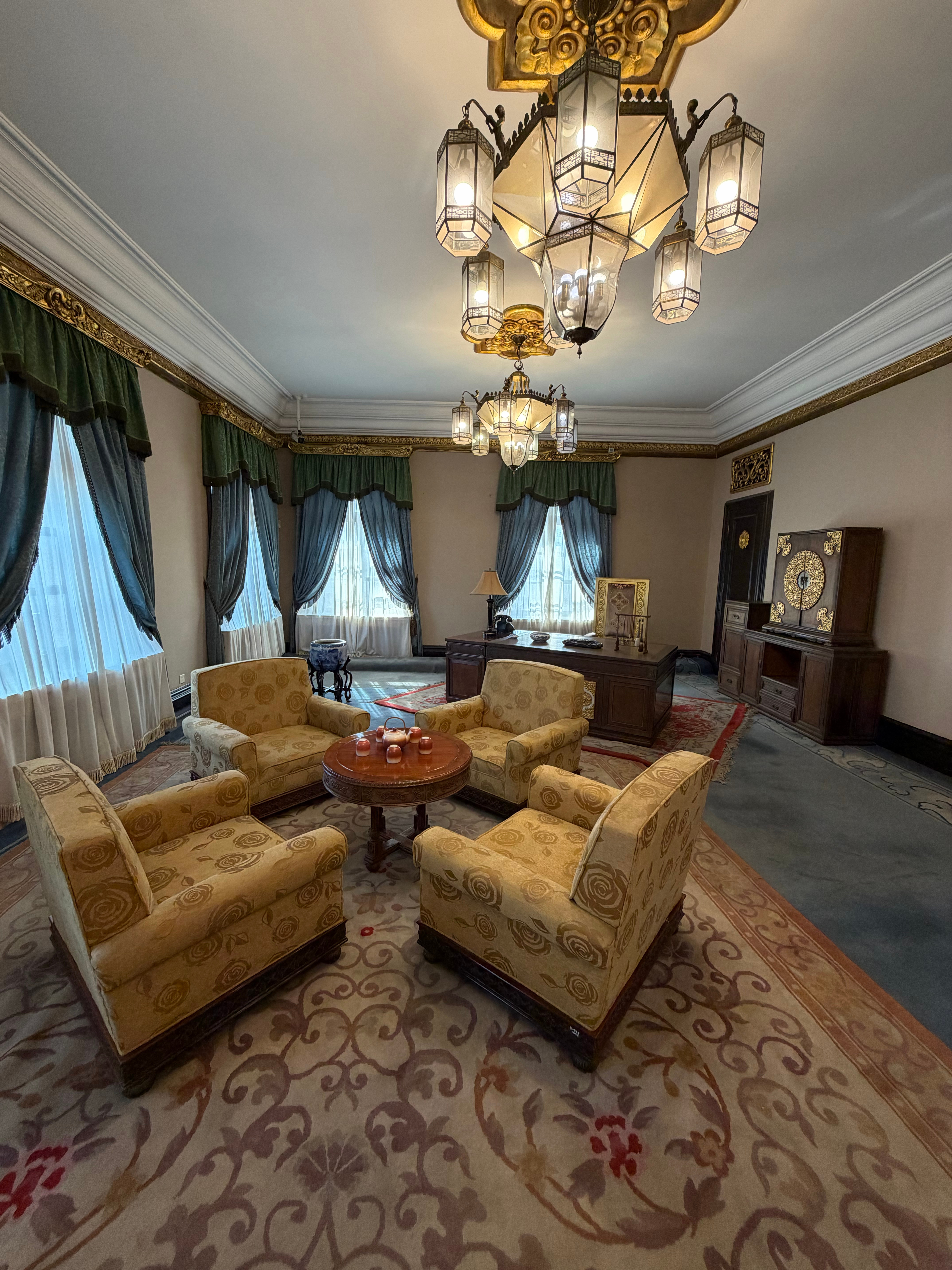 一个人来逛长春伪满皇宫，以前溥仪居住和工作的地方。门票70，一对一讲解240，今