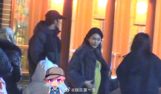 陈牧驰陈冰雪天聚餐陈冰快生了 八卦媒体拍到陈牧驰与陈冰一起下雪天外出聚餐。抵达后