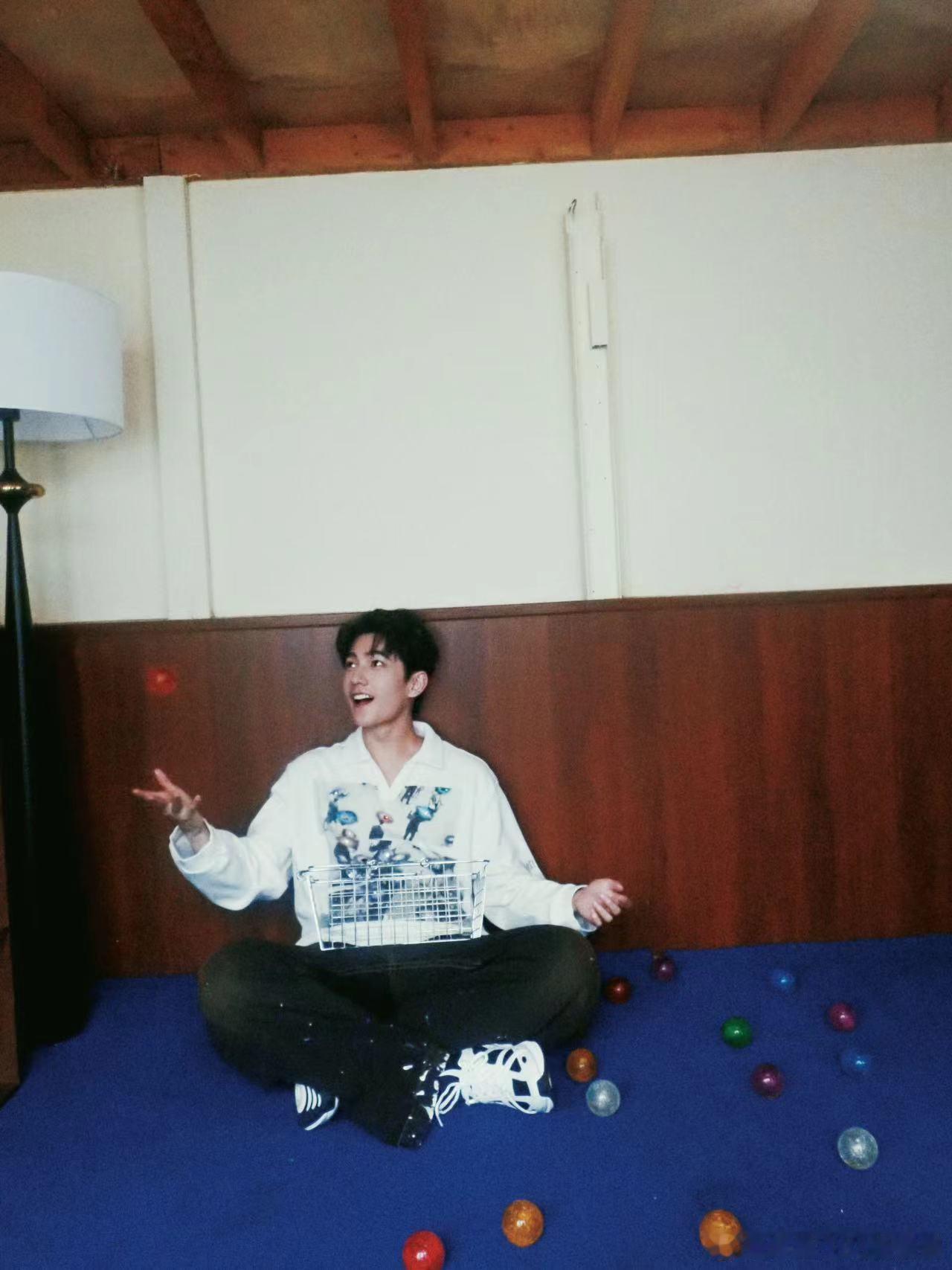 ✦  —— 悦凯经纪｜#杨洋 ——  ✦    烈阳炙烤 ☀️ 开启梦境之旅 覆
