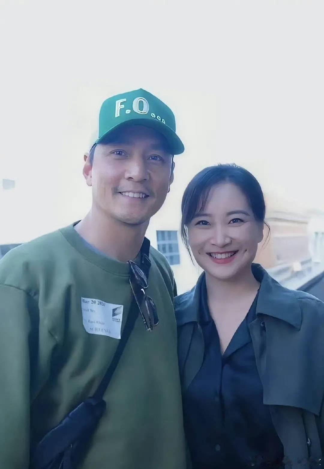 一张是吴彦祖发的，一张是贾玲助理发的，这差距…… ​​​