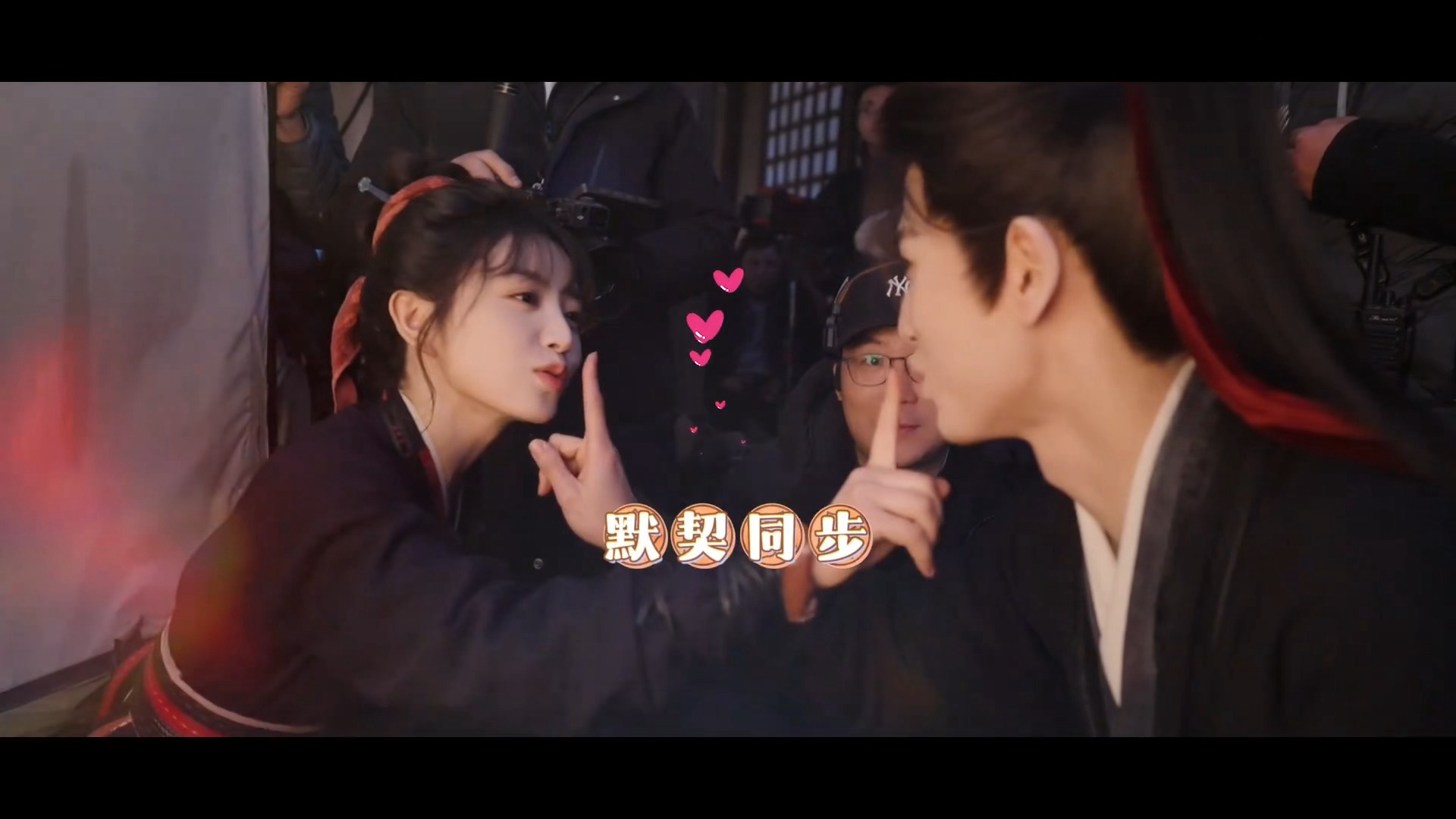 你俩咋这么默契。。。在干嘛啊啊啊啊啊啊啊啊啊啊啊啊啊啊我尖叫了。。。 