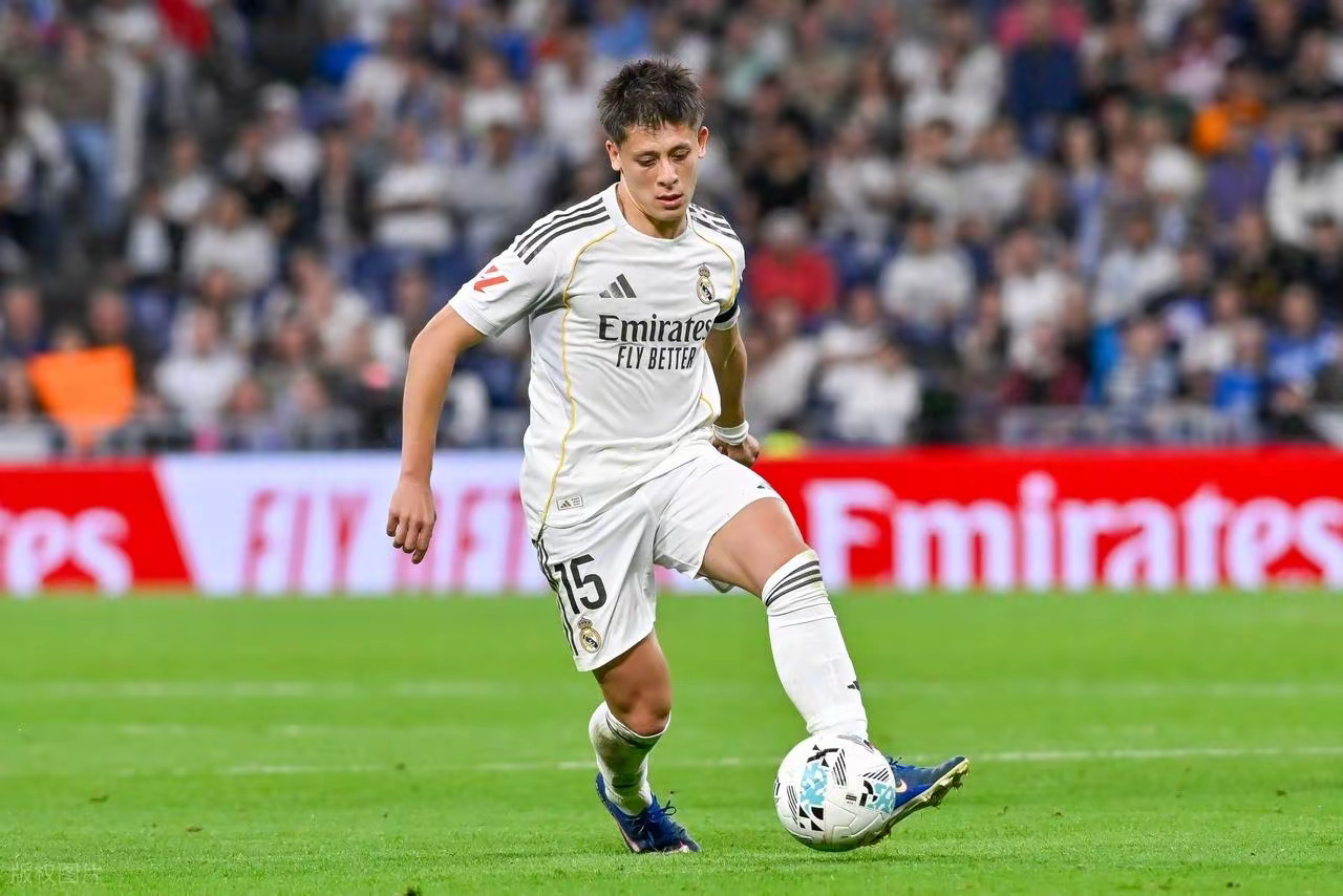 虽然皇马本赛季基本无缘联赛冠军了。但居莱尔的表现是个亮点。这位土耳其中场已经有巨