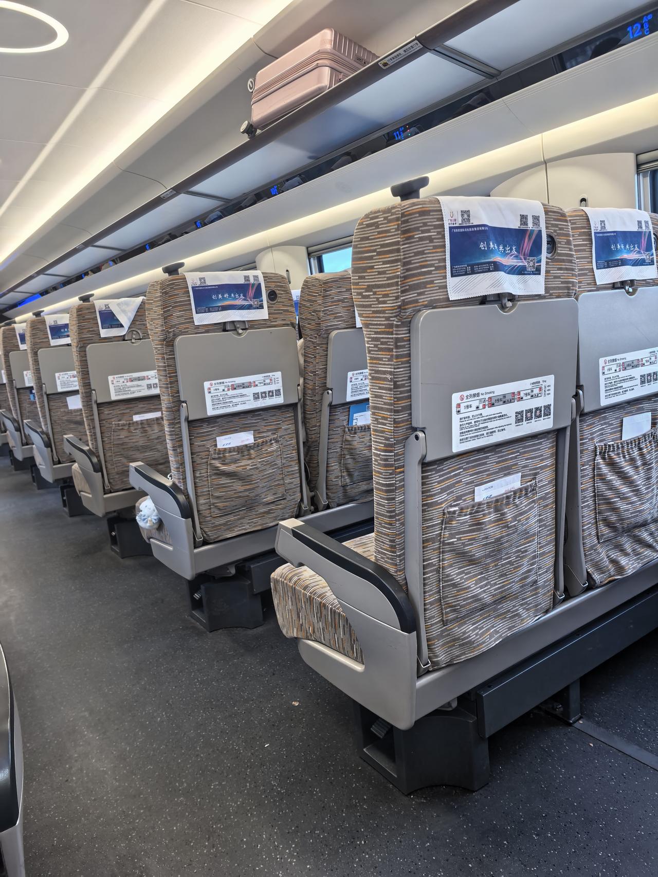 大年三十，高铁座位空荡荡的！想必现在大家正在阖家欢乐！