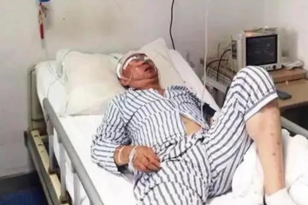 江苏南通，儿子遭遇车祸身受重伤，母亲救子心切，果断拿出26万元用于抢救儿子，儿子